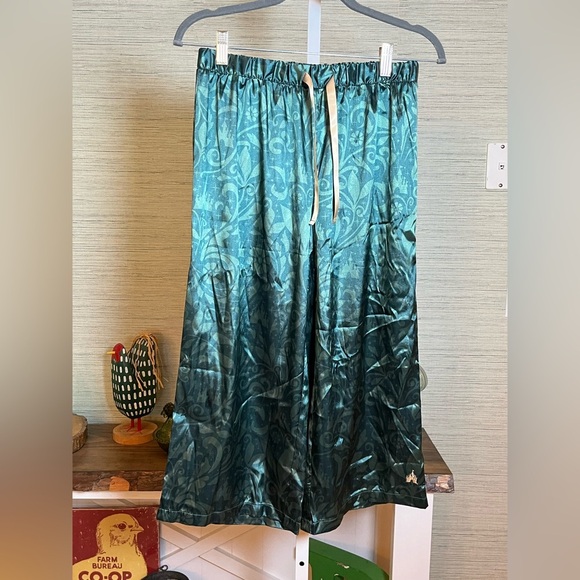 NWT Disney Fantasyland Castle Sleep Satin Pajama 2-piece Set Women's XS Silky - Picture 5 of 10